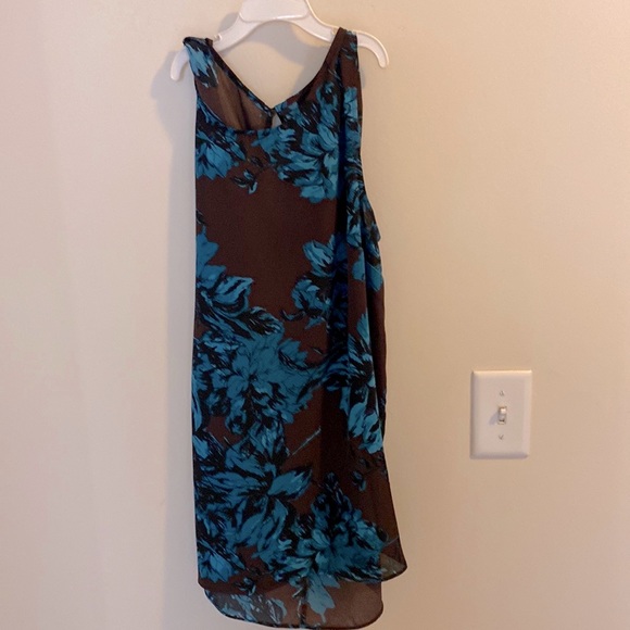 Who What Wear Tops - Who What Wear flowy sheer sleeveless blouse size L EUC